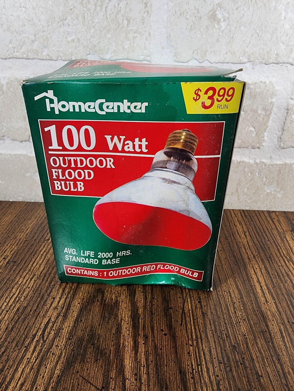 100W Outdoor Red Flood Bulb HomeCenter NIB - Picture 1 of 5